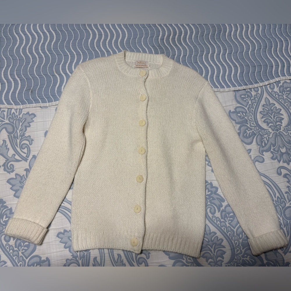 Vintage Women's Cream Button-Up Sweater